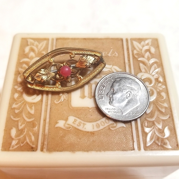 Victorian Era 1800s Gold Filled Pink Glass Cabochon Brooch - Picture 5 of 5